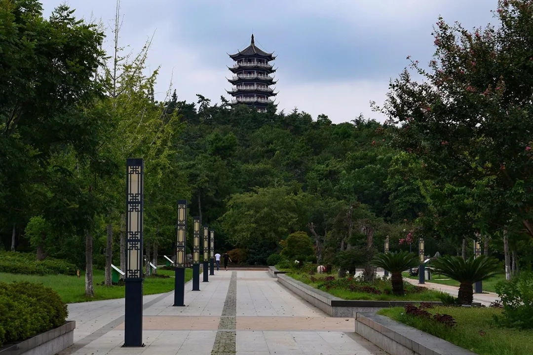 登蚌埠张公山公园望淮塔俯瞰蚌埠大都市