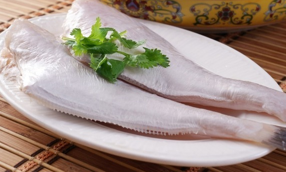 耗儿鱼属干海鲜的一种,含有丰富的蛋白质,口感佳,肉质好