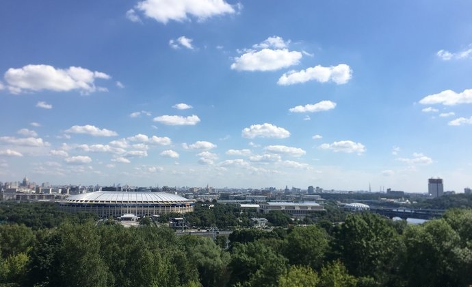 麻雀山是莫斯科最高的山,可俯瞰莫斯科河市区,美丽景色尽收眼底