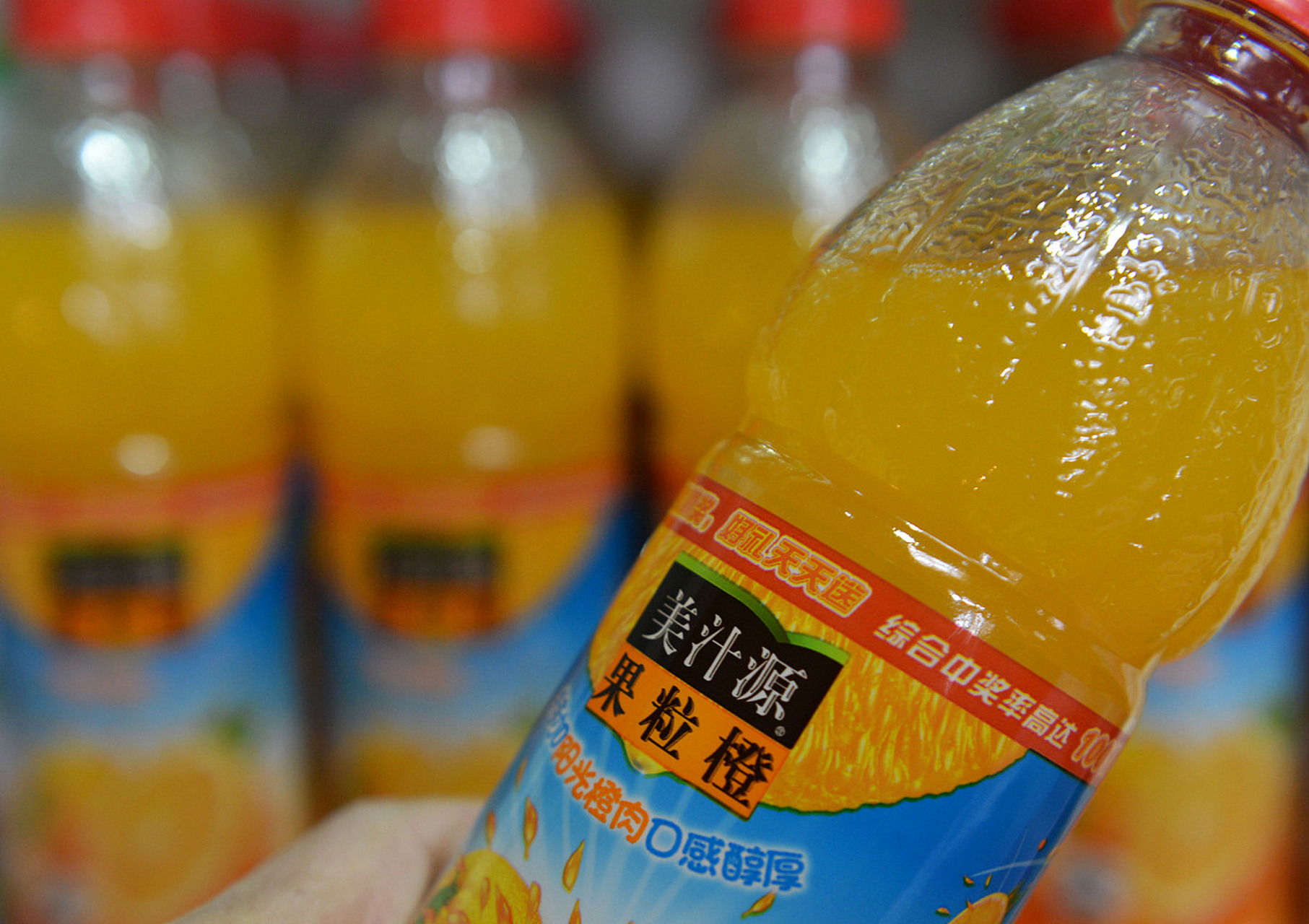 [左捂脸] 近来康师傅放出风声要涨价,超市里这小破饮料可真是难买到了