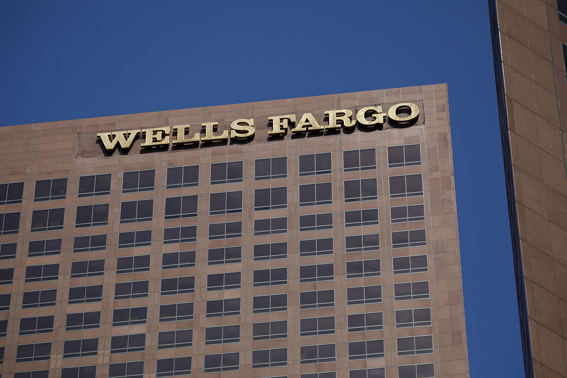 美国富国银行(wells fargo)为美国老牌银行,目前总资