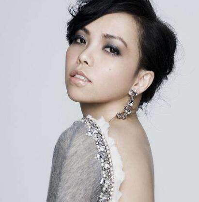 台湾歌星张惠妹暴瘦40斤后,女神重回颜值巅峰!网友:更有魅力了