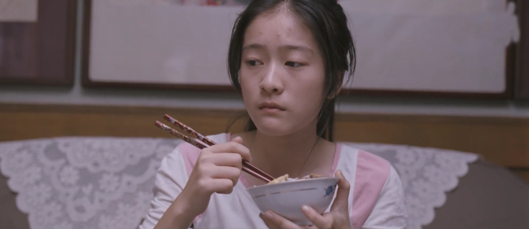 《狗十三》这部影片告诉我们人与人之间,人与狗之间的感情很复杂