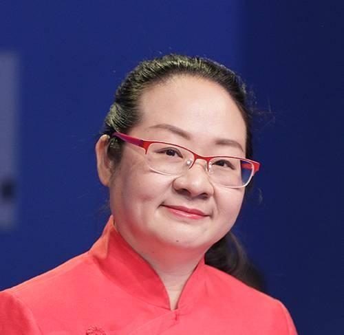 曾是催泪节目《等着我》主持人,因私人原因被调走,今回归老本职