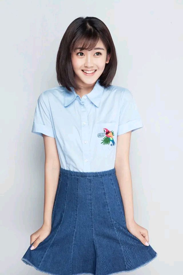王艺哲精美壁纸壁纸:青春飞扬,甜美清新