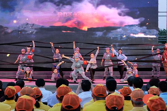 首都各界纪念全民族抗战爆发82周年 卢沟桥再现抗战情景