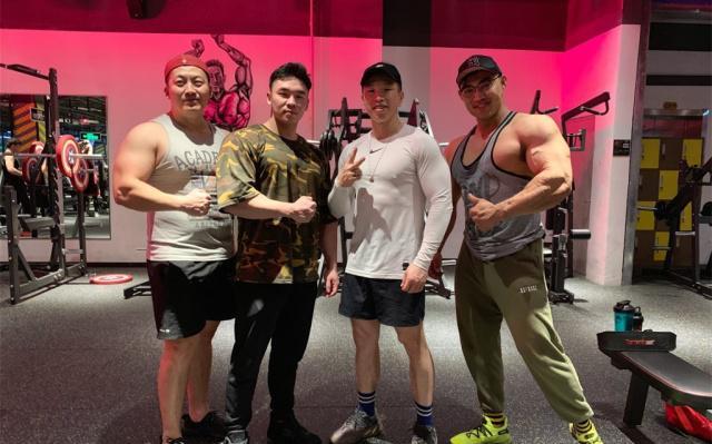 德云社相声演员烧饼登健身杂志封面,好身材堪比专业人士