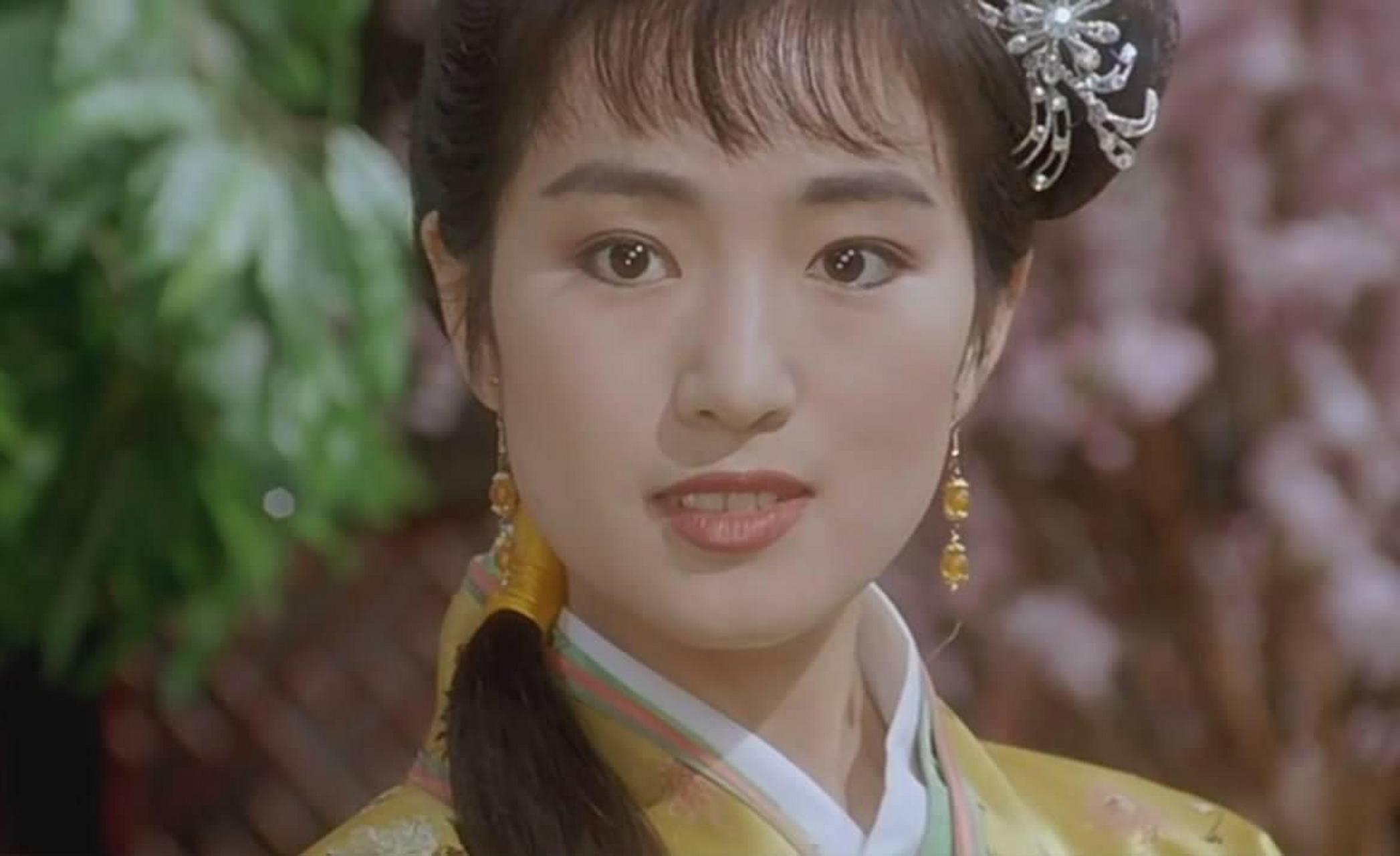 感觉巩俐在《花木兰》里的造型并未将一代巩皇的美呈现出来,虽然从