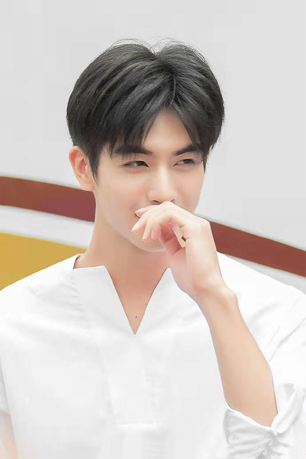 宋威龙:造型百变的阳光大男孩,帅气可爱,充满活力