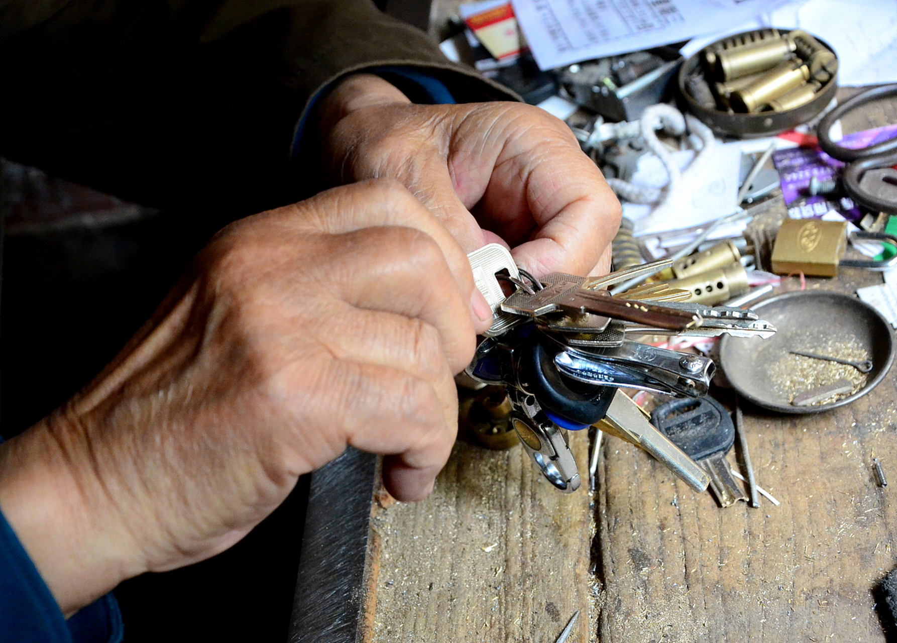第十代锡纸开锁全套可以帮助人们解决忘记带钥匙的烦恼,它是一种被动