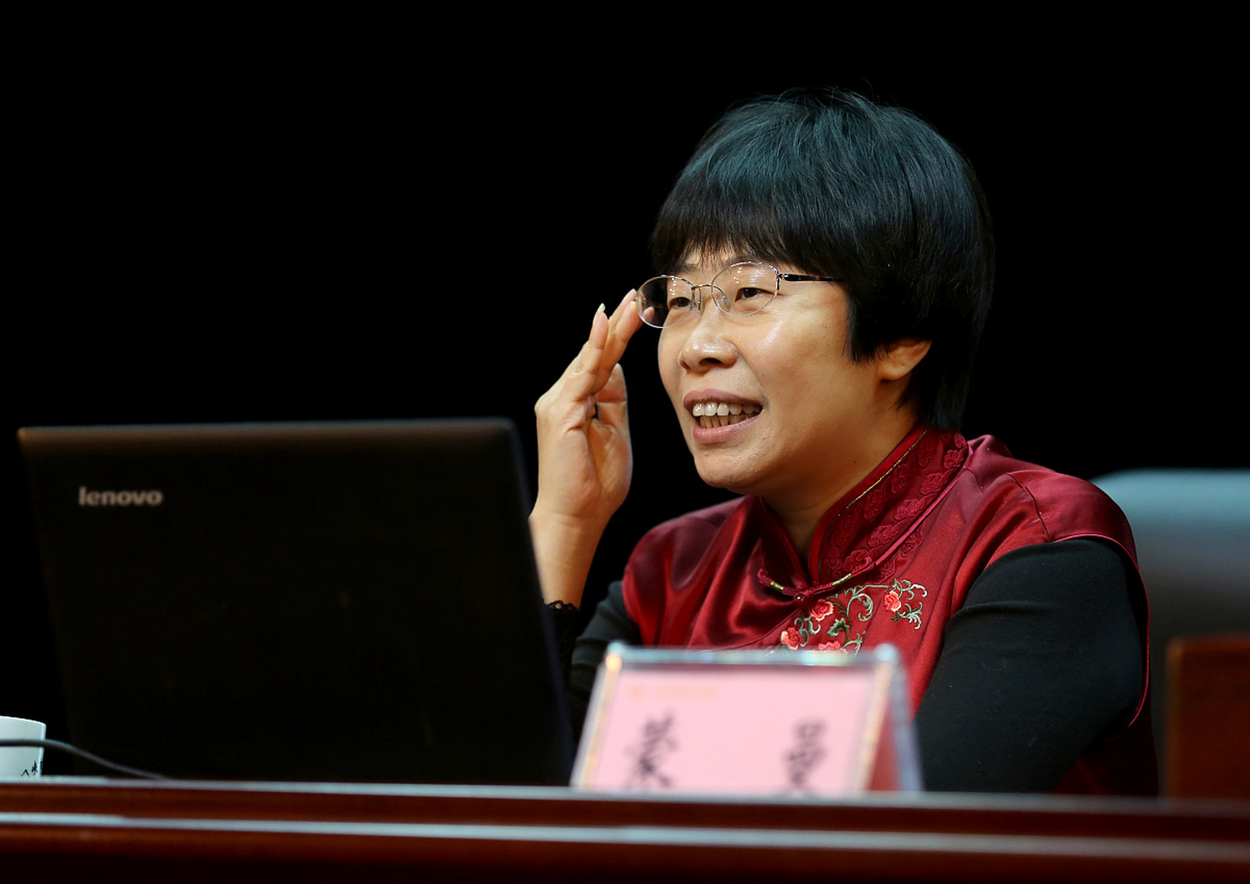 击败于丹后,蒙曼当选全国妇联,一番话让所有人震惊!