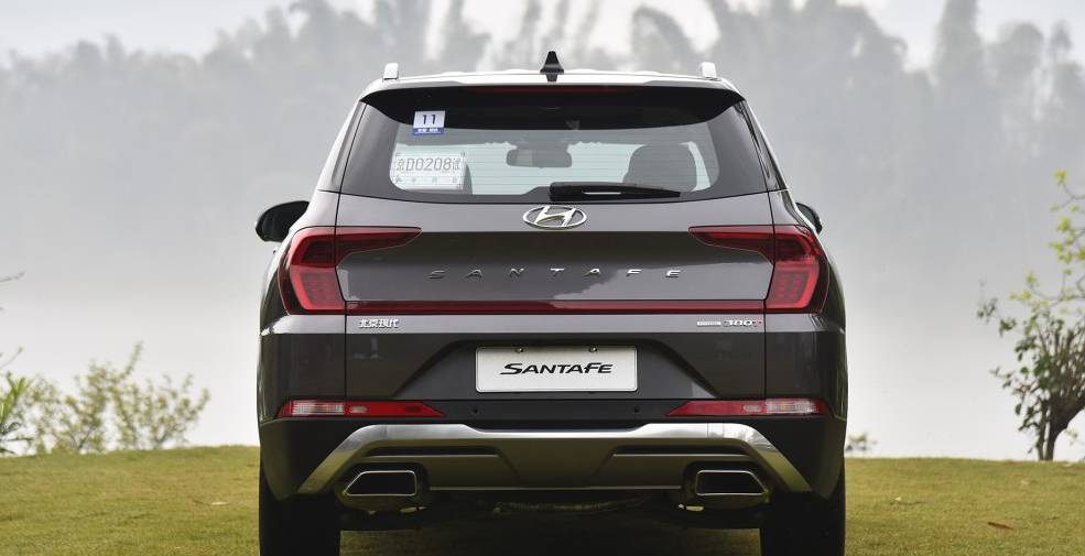 北京现代 - 胜达,六座版suv,配备2.0t发动机,并配备8at变速箱