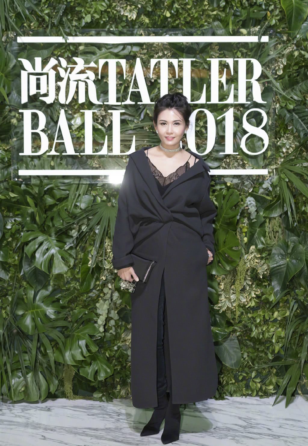 50岁的邱淑贞近照曝光,身材严重走形,网友:像买菜的大妈!