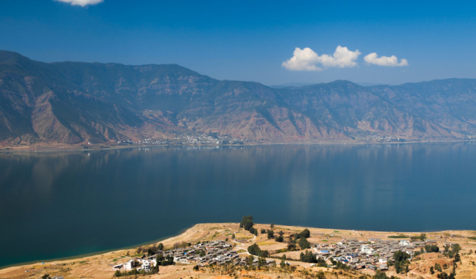 靠山临海的蒲米村,是在明朝"洪武调卫"背景下形成的传统村落,今属云南