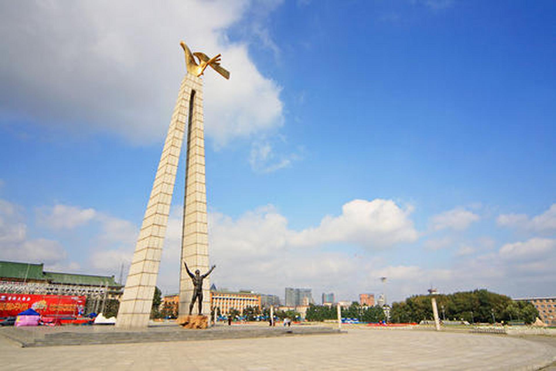 万物皆可云#五一旅游攻略 文化广场是长春市最大的休闲广场,历史上
