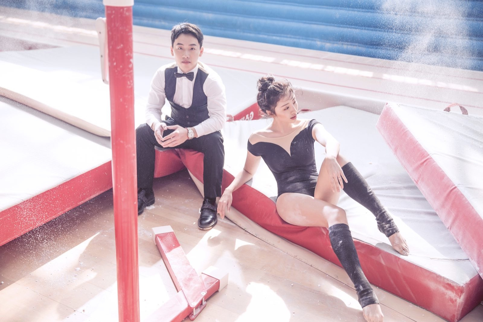 奥运冠军邹凯妻子产子后第一次合影,素颜拍照依然惊艳到粉丝!