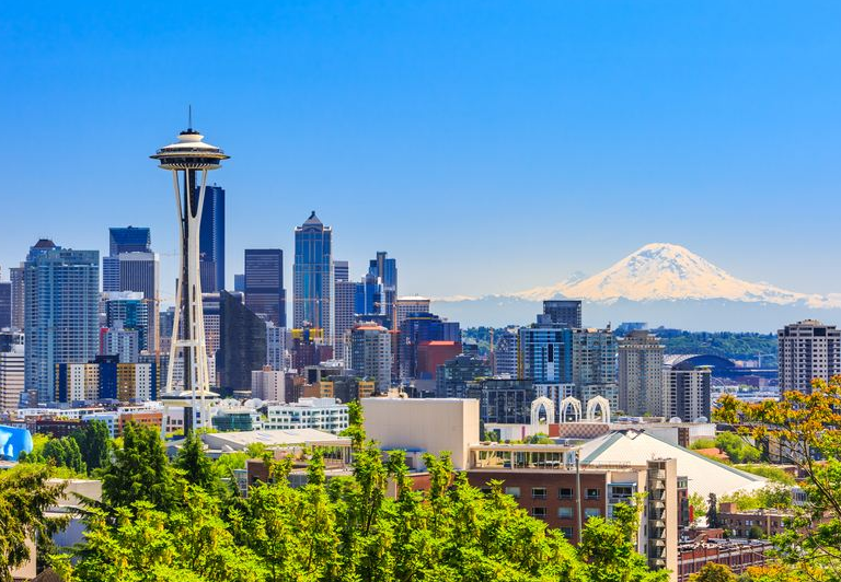 西雅图的地标建筑,在太空飞船般的旋转餐厅俯瞰全城美景!