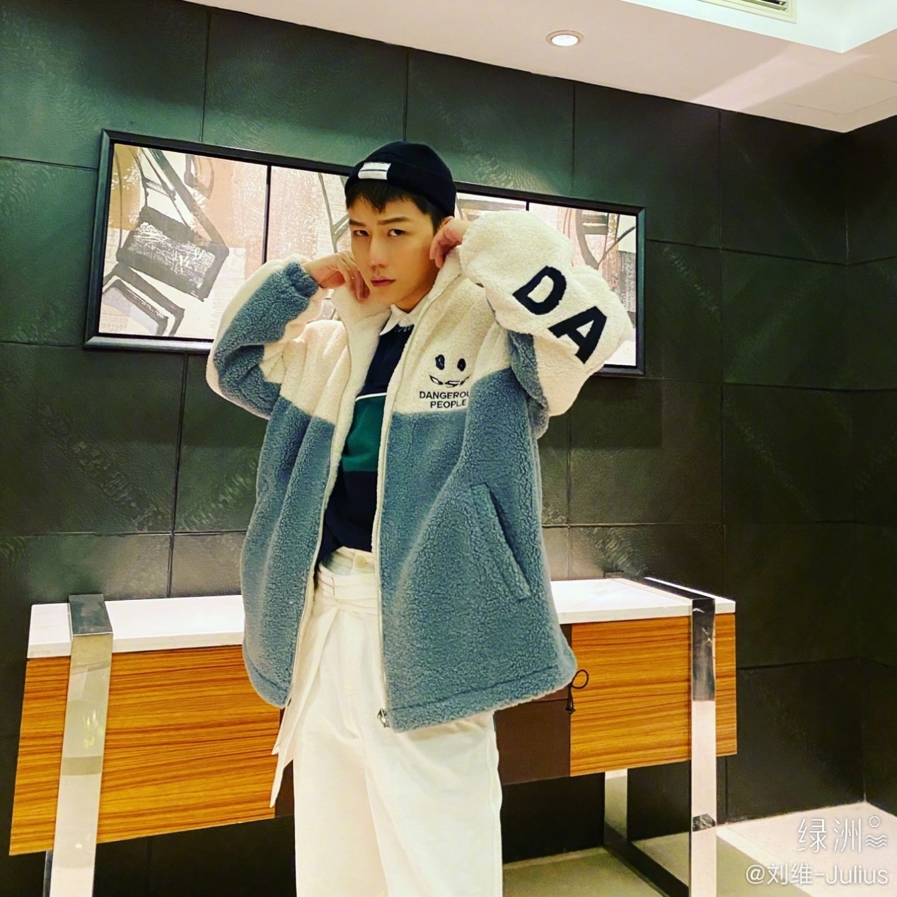 当得了主持人,唱得了歌曲还努力健身,刘维这帅气大男孩好阳光