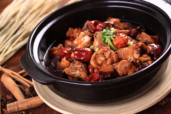 在家这样做了一次鸡公煲,辣的过瘾,能吃辣的自己码起来