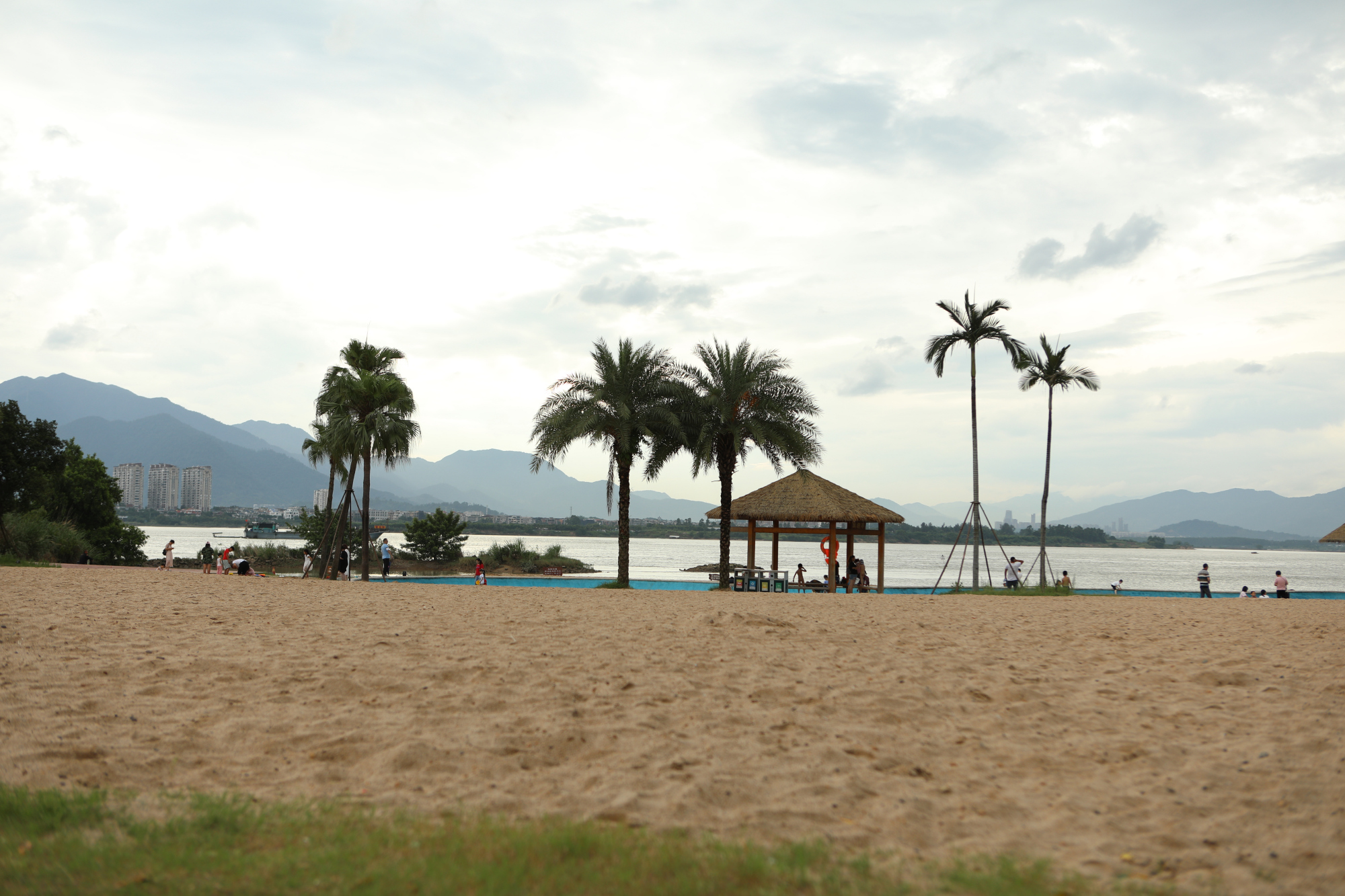 福州被绿植环绕的沙滩,大人小孩都适合,风景优美无门票