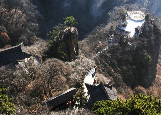 道家名山崆峒:春融蜡烛,玉喷琉璃,鹤洞元云,凤山彩雾!