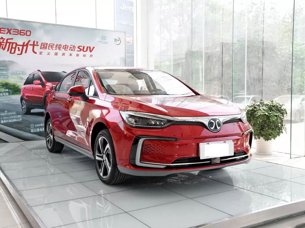 北汽厉害了,首款量产轿跑2.9s破百,颜值完胜特斯拉