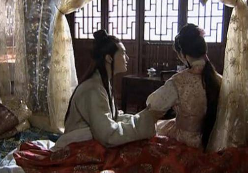 古代夫妻休息时,为什么都要丫鬟在床边伺候?原因有些心酸