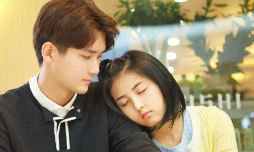 娱乐新鲜事#张子枫/熊梓淇《我和两个他》,该剧讲述了张子枫饰训哪