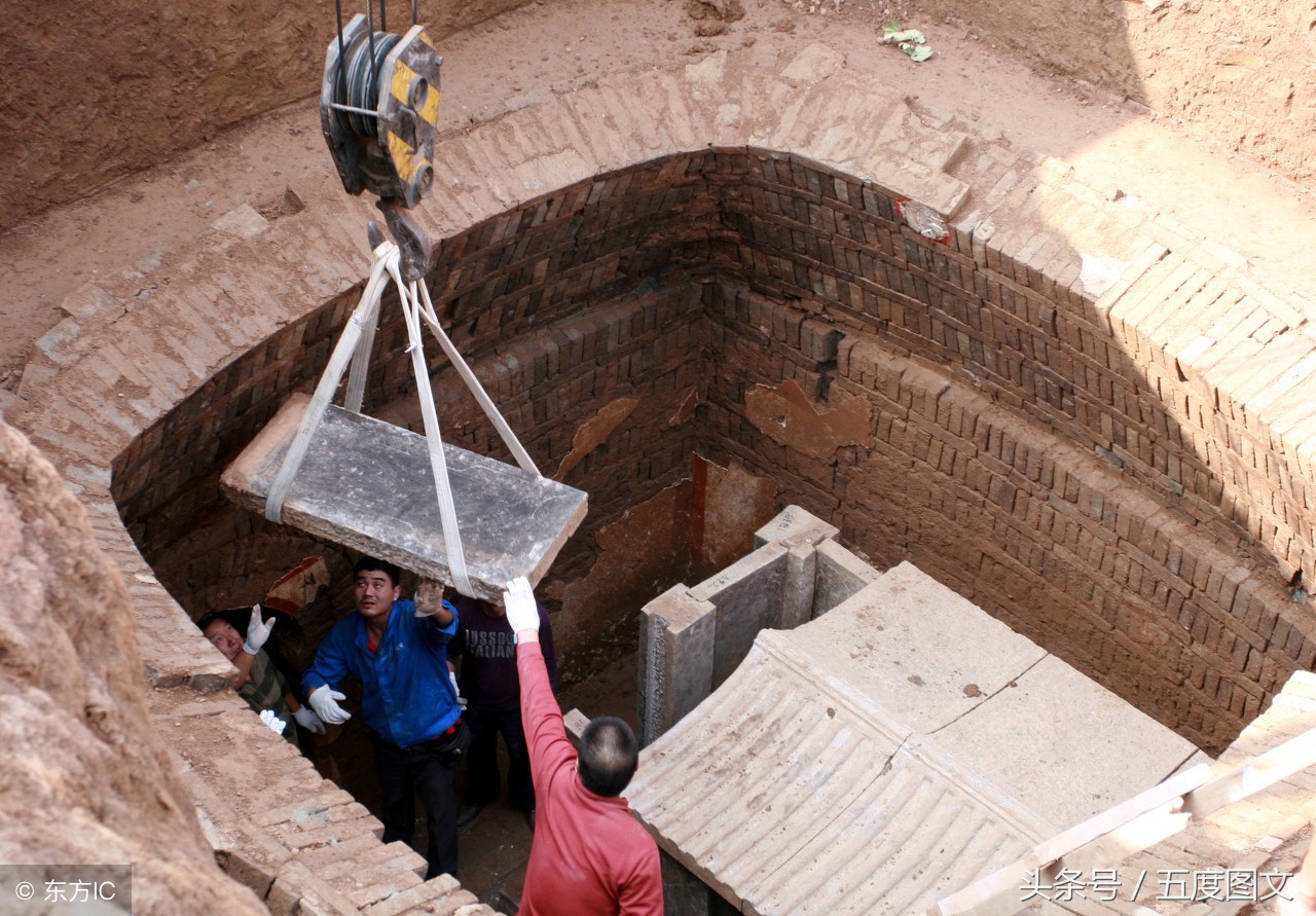 以一座墓葬举例来说,盗墓者只要打个盗洞,把其中贵重的东西取出卖给下