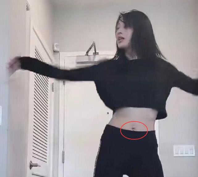 张俪穿露脐装跳舞秀钻石脐环,却被网友指有赘肉,她当场回怼