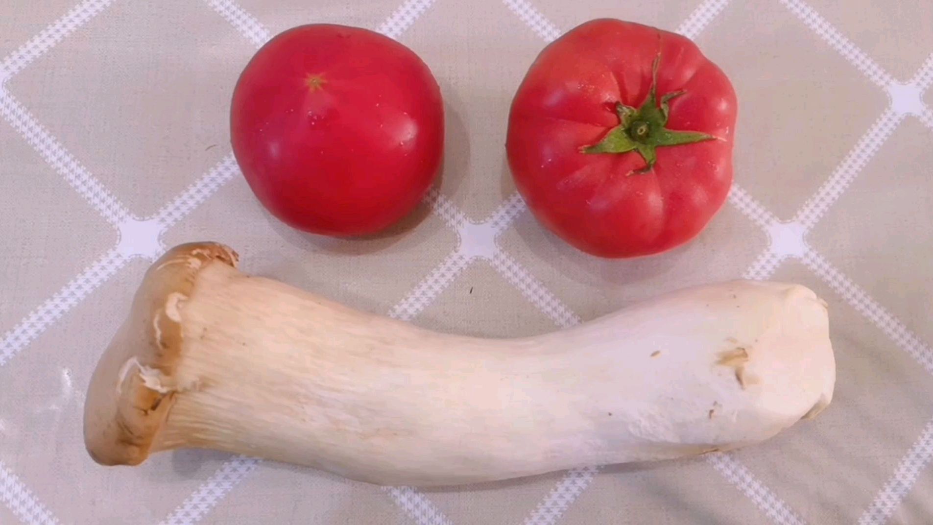 杏鲍菇搭配西红柿原来这么好吃,营养美味开胃下饭,一大盘不够吃