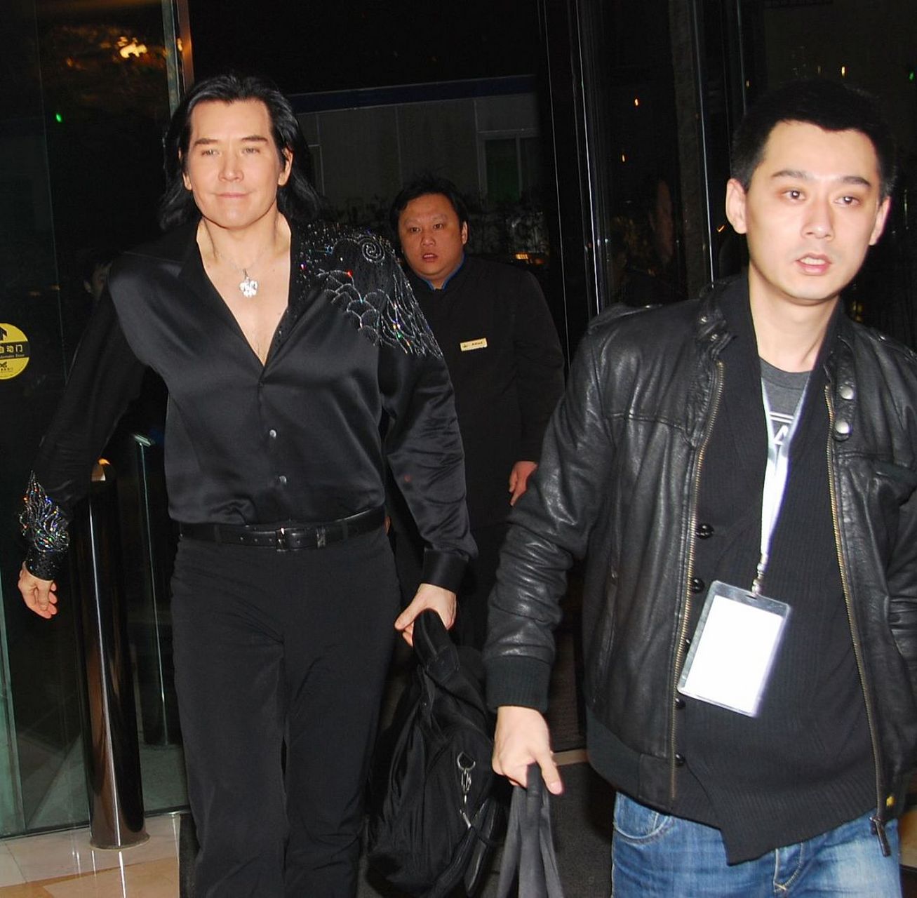 一直被高估 首先我没有黑费翔的意思,费翔年轻报身高190,是穿鞋身高