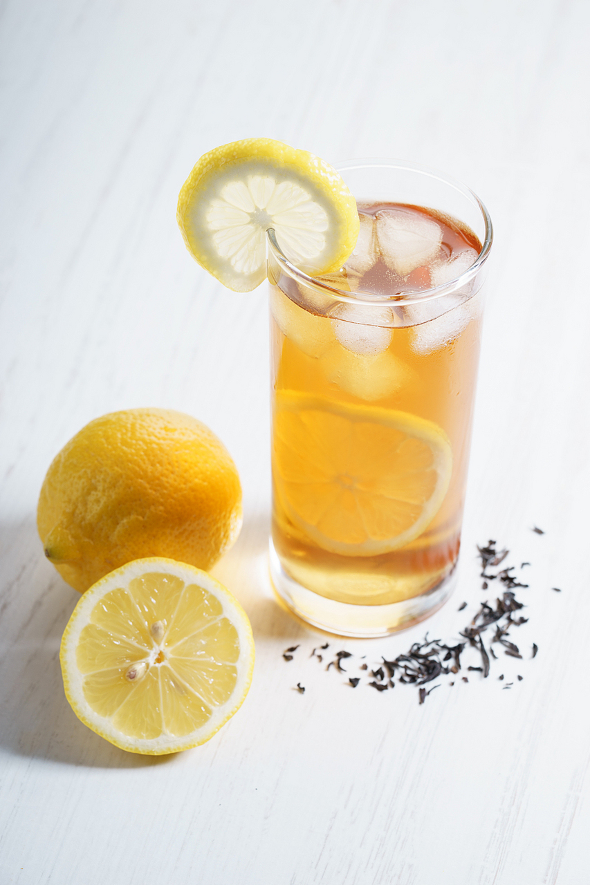 夏季推荐两款热门饮品:冰镇柠檬蜂蜜水和冰镇西瓜汁.