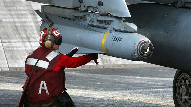 一种为近距离空中支援而开发的空对地战术导弹:agm-65"小牛"