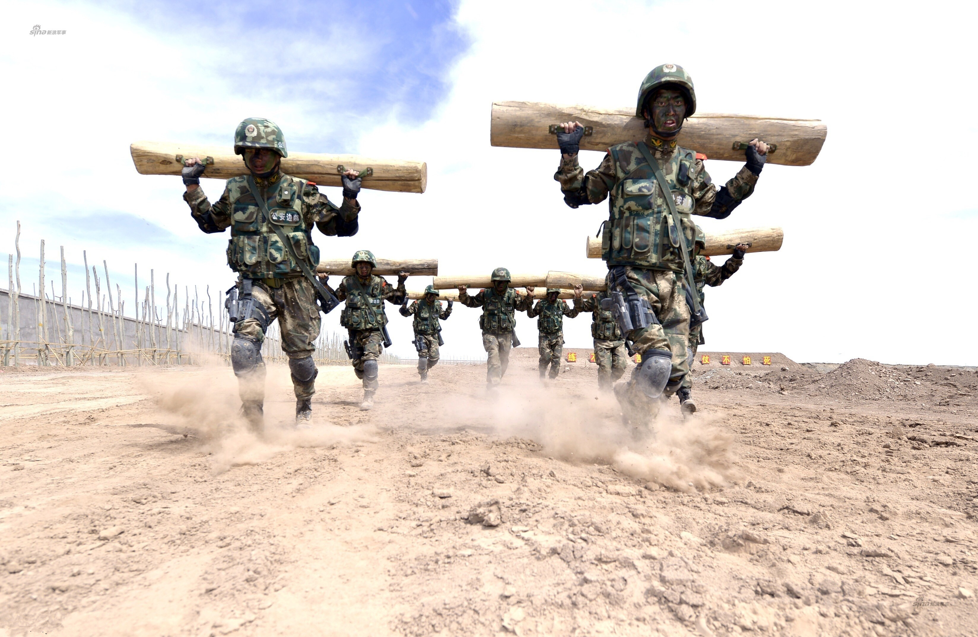第78集团军某旅提升官兵军事体能素质纪实:"领跑者"的制胜密码