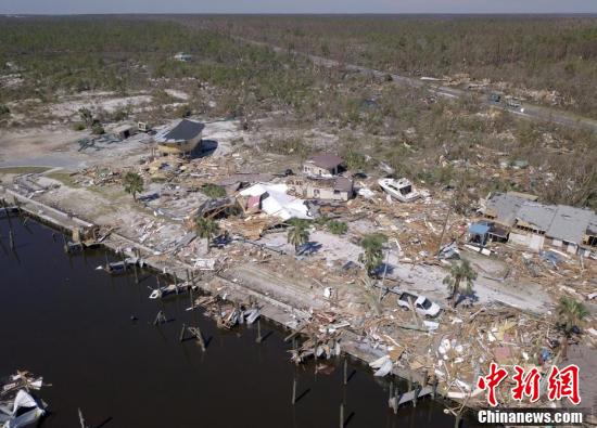 飓风"迈克尔"侵袭美国 卫星图像展示灾区破坏程度