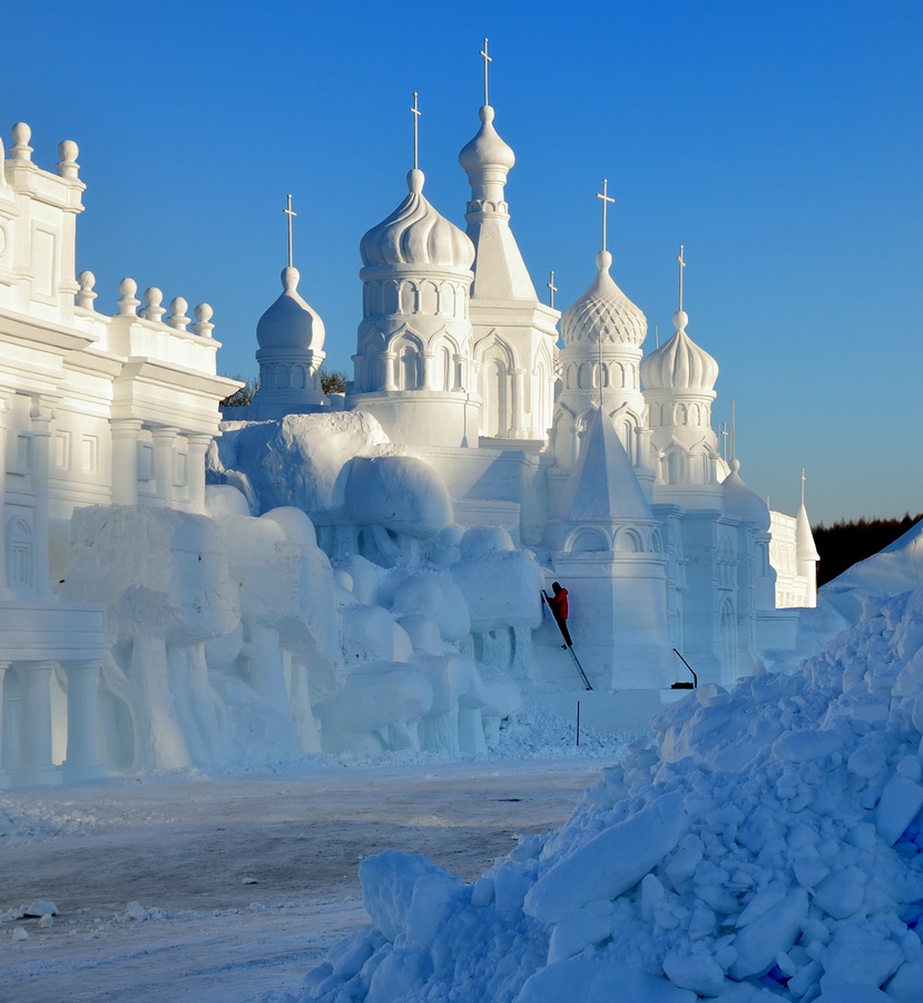 除了大兴安岭漠河北极村,哈尔滨冰雪大世界,冰雕很美的旅游休闲场所