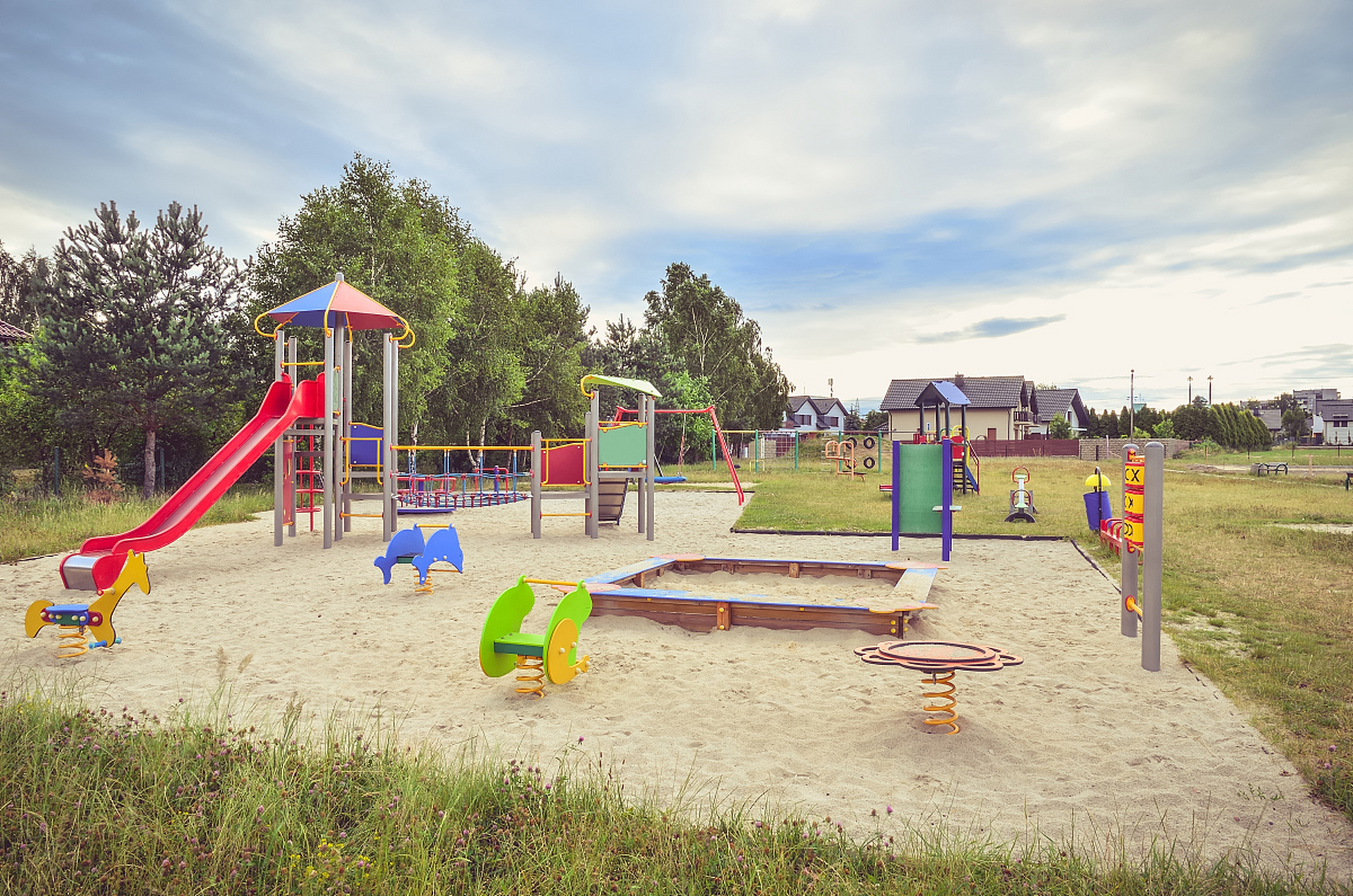 儿童游乐场沙坑的理想选择——天然圆粒水洗焙烧烘干石英砂!