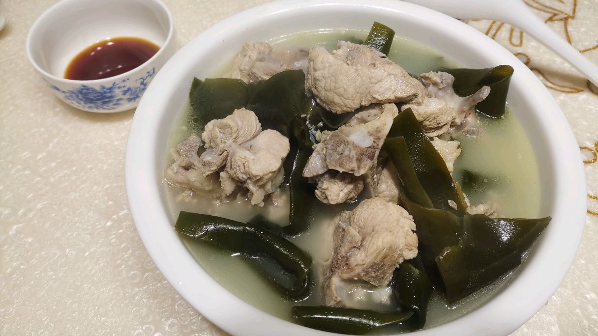50买三斤龙骨、做一道大人小孩喜欢的汤菜。加一海鲜炖你觉得怎样