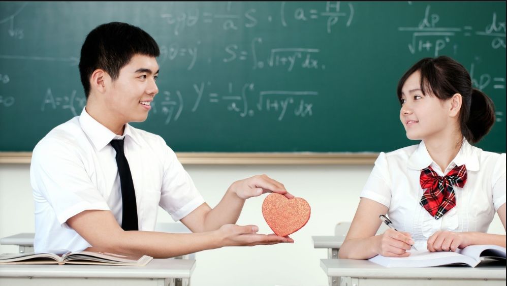 那些支持青春期孩子早恋的父母,正在偷着乐:冲动是学习的动力