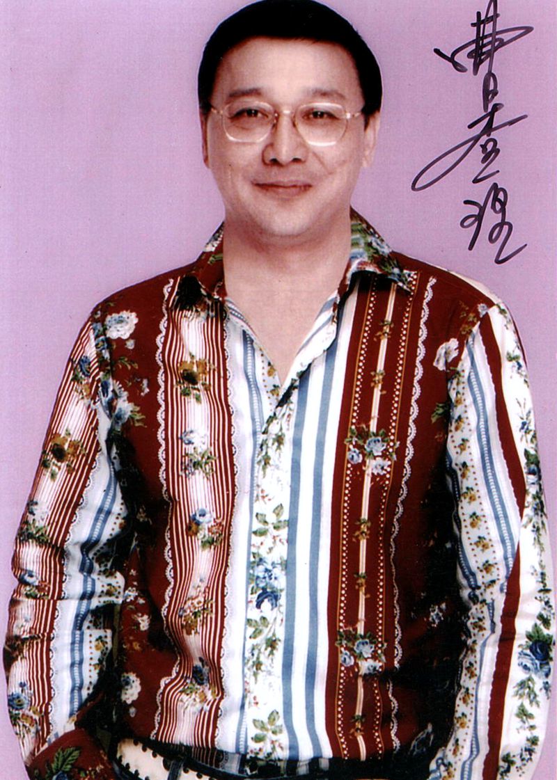 曹查理,1991年,曹查理因受导演何藩的邀请出演三级电影《我为卿狂》而