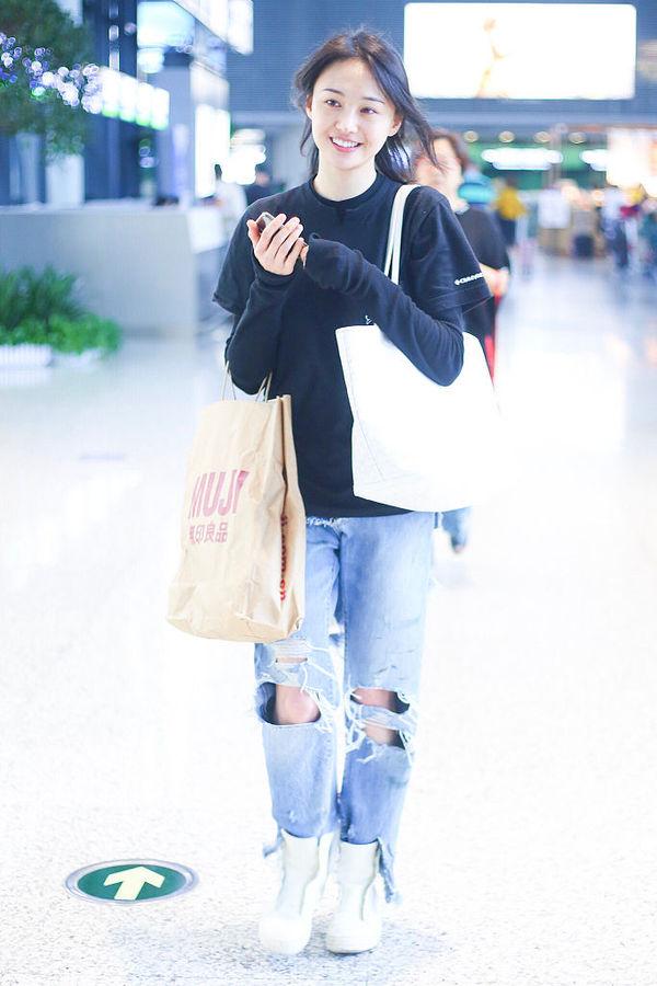 小仙女郑爽换了新发型,清新可爱有一种当年楚雨荨的感觉