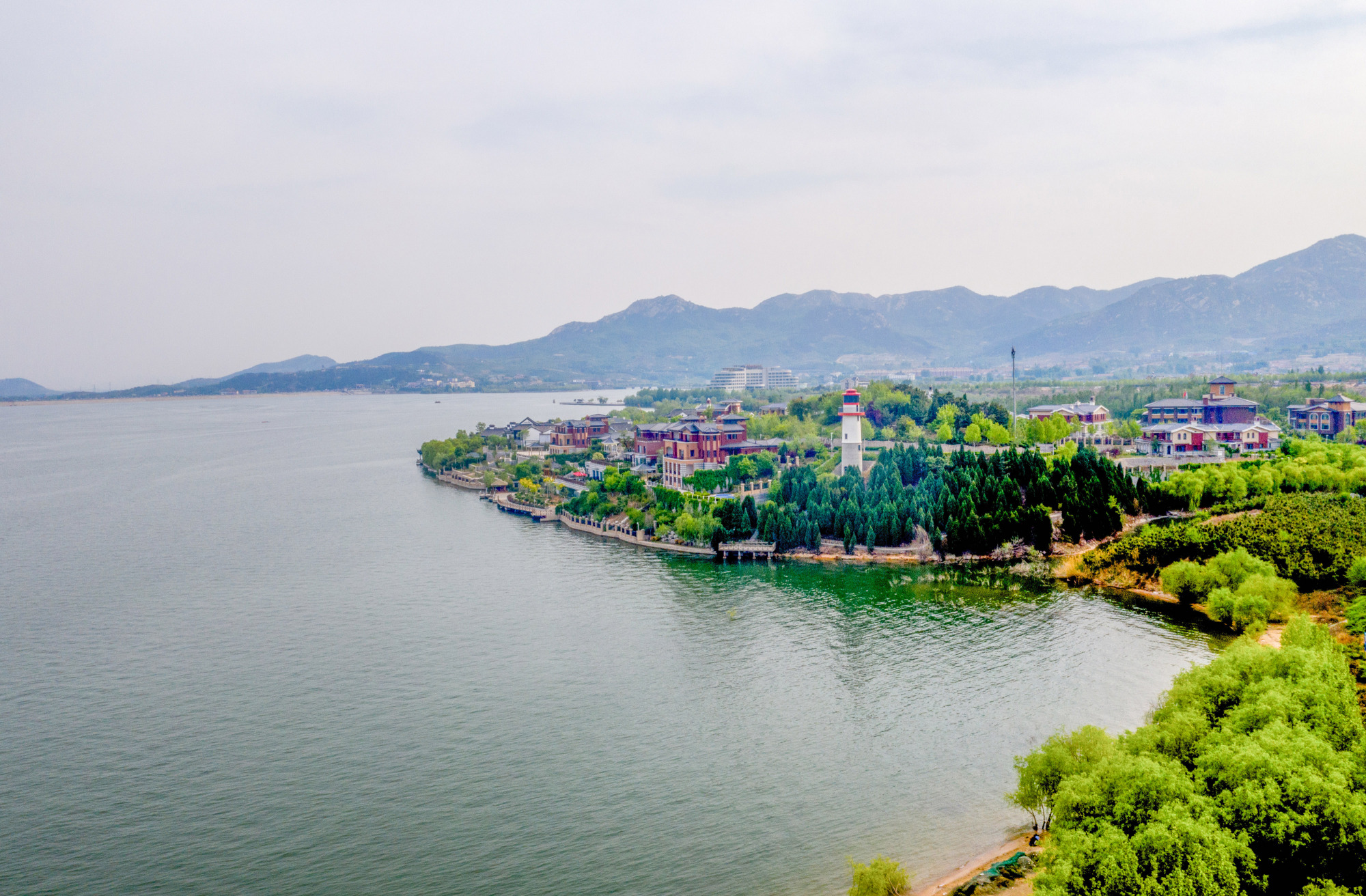 莱芜雪野湖,群山环抱碧波荡漾,湖光山色美如画卷