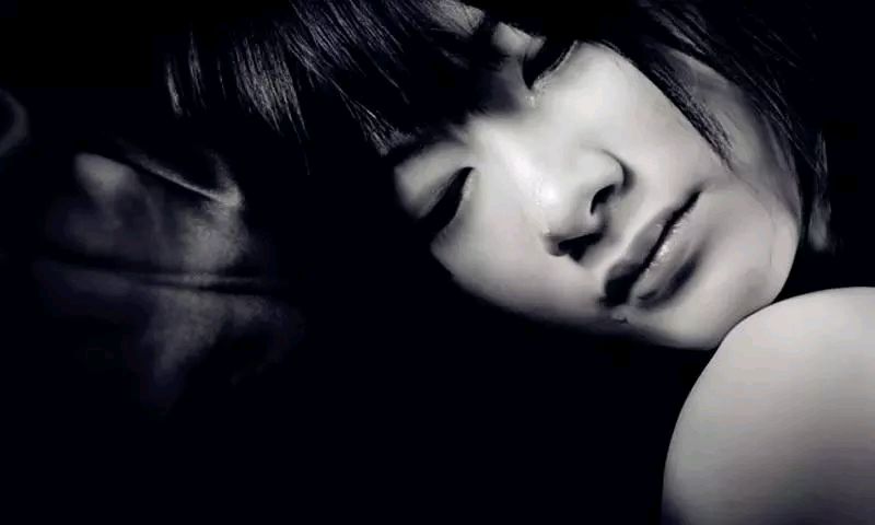 虐心伤感的句子:情话总雷同,恨意千万种!