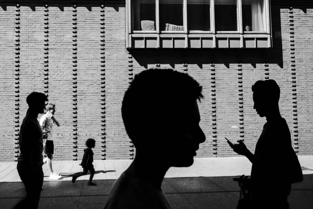 角度的不同 看到的故事也不同