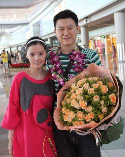 闪电夺三个世界冠军的孔杰,比赛必带娇妻,称石佛最强,现已隐退