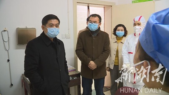 冯德校:全力做好联防联控 打赢疫情防控狙击战