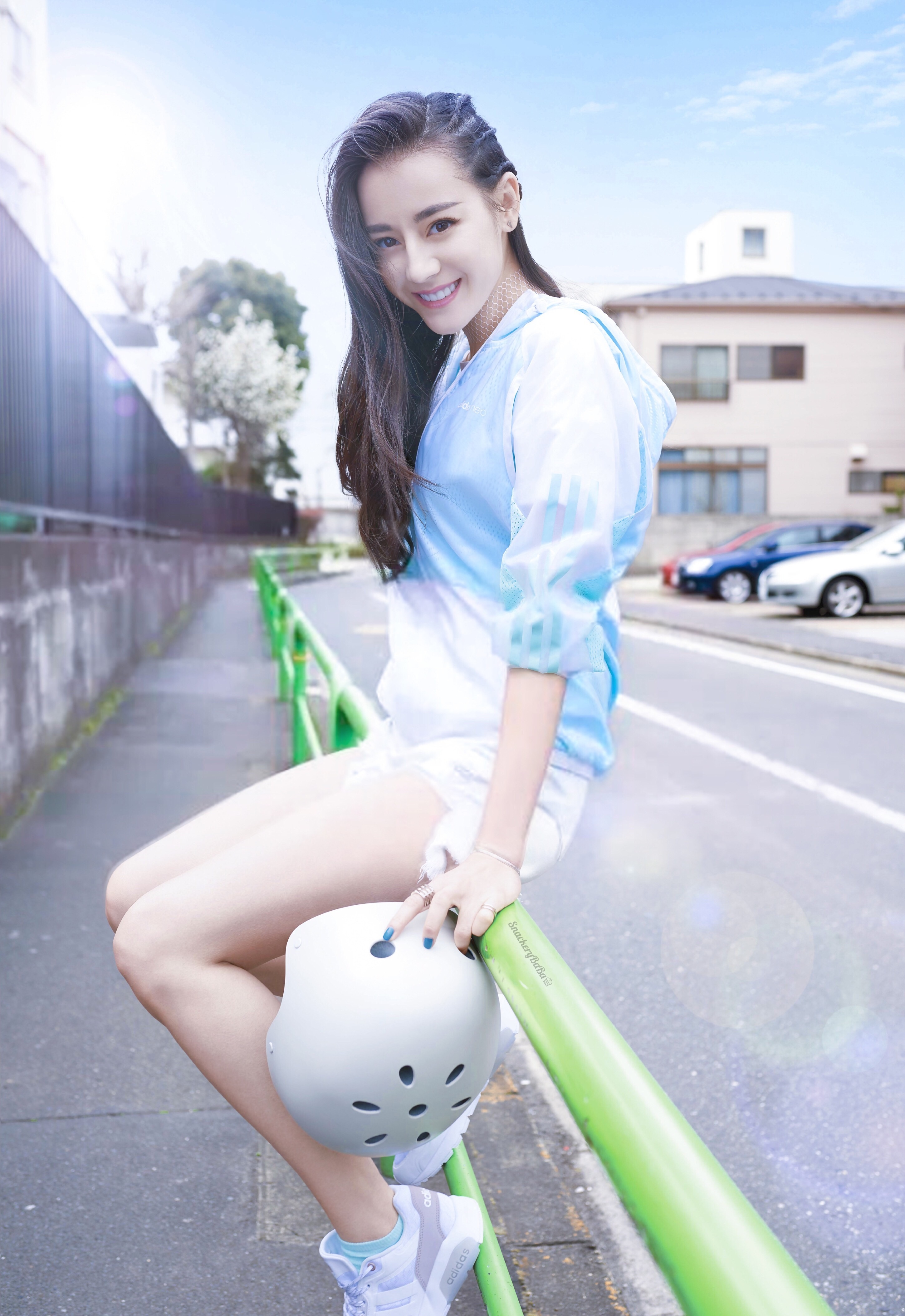 "足球宝贝"迪丽热巴摇身一变,化身婀娜多姿,身材曼妙的魅惑女