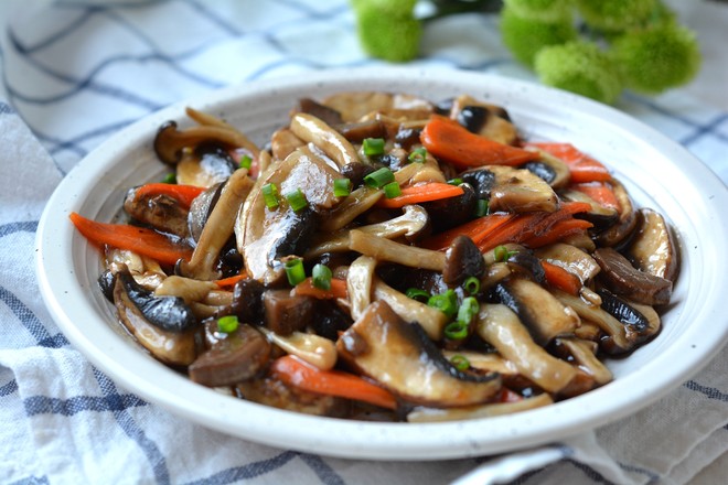 夏季最适合吃的素炒牛排骨,清淡爽口解油腻,营养丰富味道鲜