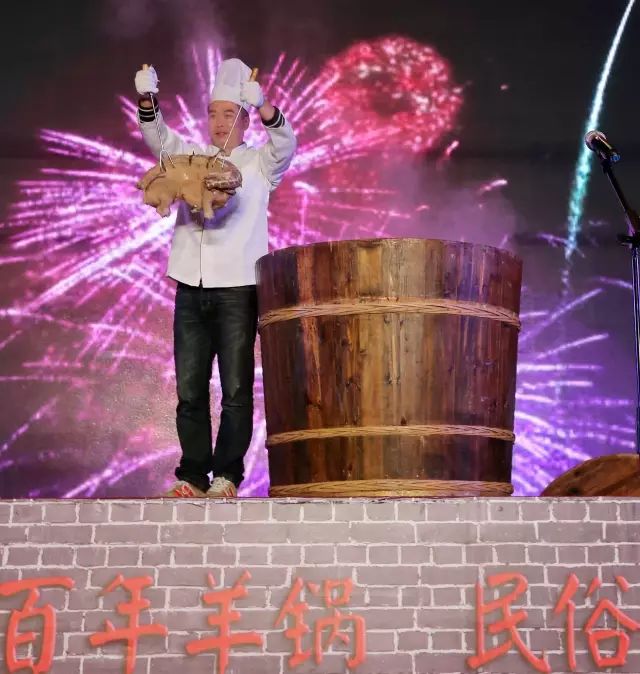 秋风吹羊锅香,记者昨天去探访:今年掏羊锅不涨价,走文一路隧道更方便